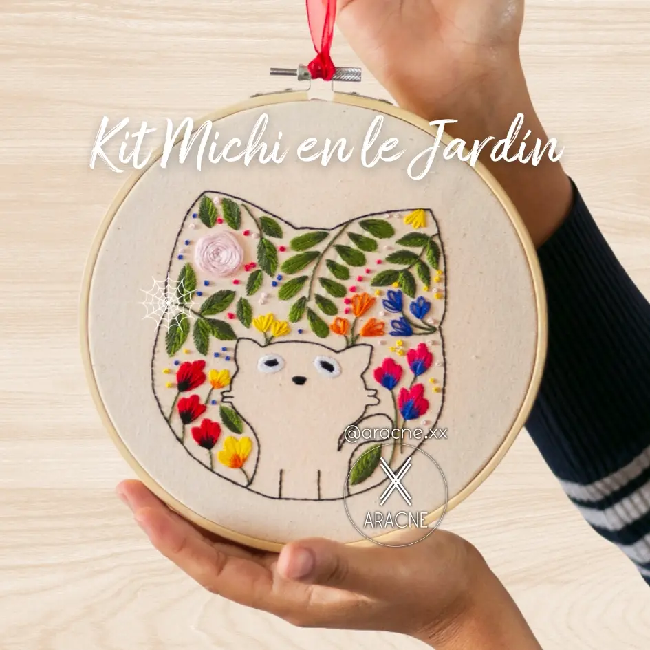 Kit Michi en el Jardín